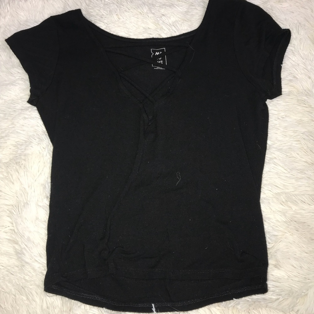 A black top with a cross cross in the front